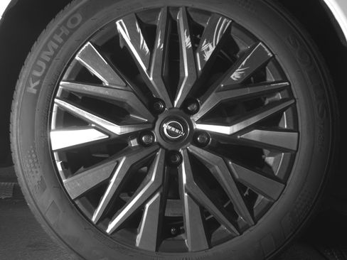 Used 2025 Nissan Altima 2.5 SV FWD image 15