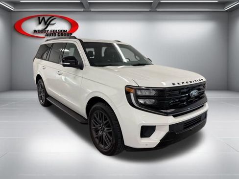 New 2026 Ford Expedition Platinum w/ Stealth Appearance Package image 3