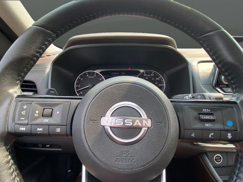Used 2023 Nissan Rogue SL AWD/4WD image 16