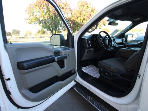 Used 2015 Ford F150 XLT w/ Equipment Group 301A Mid image 16