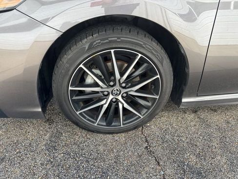 Used 2023 Toyota Camry SE image 6