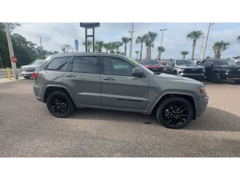 Used 2021 Jeep Grand Cherokee Laredo X AWD/4WD image 9