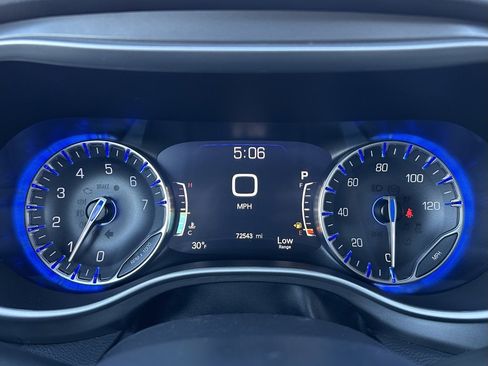 Used 2022 Chrysler Pacifica Touring-L image 31