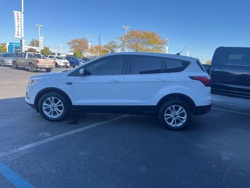 Used 2019 Ford Escape SE image 3