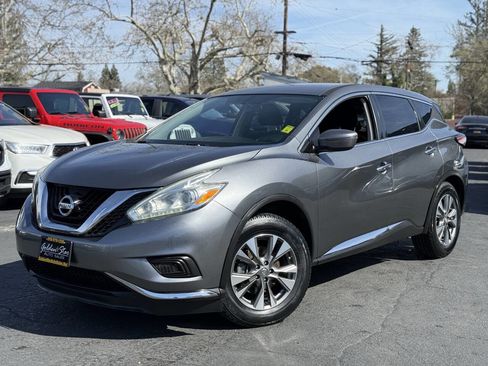 Used 2017 Nissan Murano S image 3