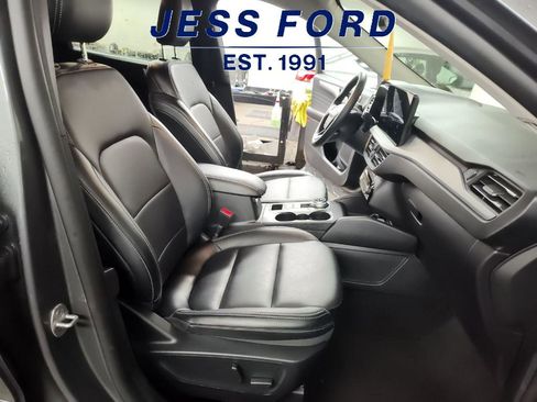 Used 2025 Ford Escape Platinum image 7