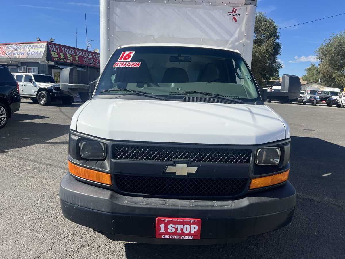 Used 2016 Chevrolet Express 3500 Extended RWD image 2