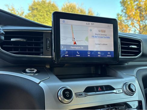 Used 2022 Ford Explorer XLT w/ Equipment Group 202A image 6