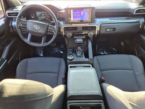 Used 2025 Toyota Tacoma SR5 AWD/4WD image 17