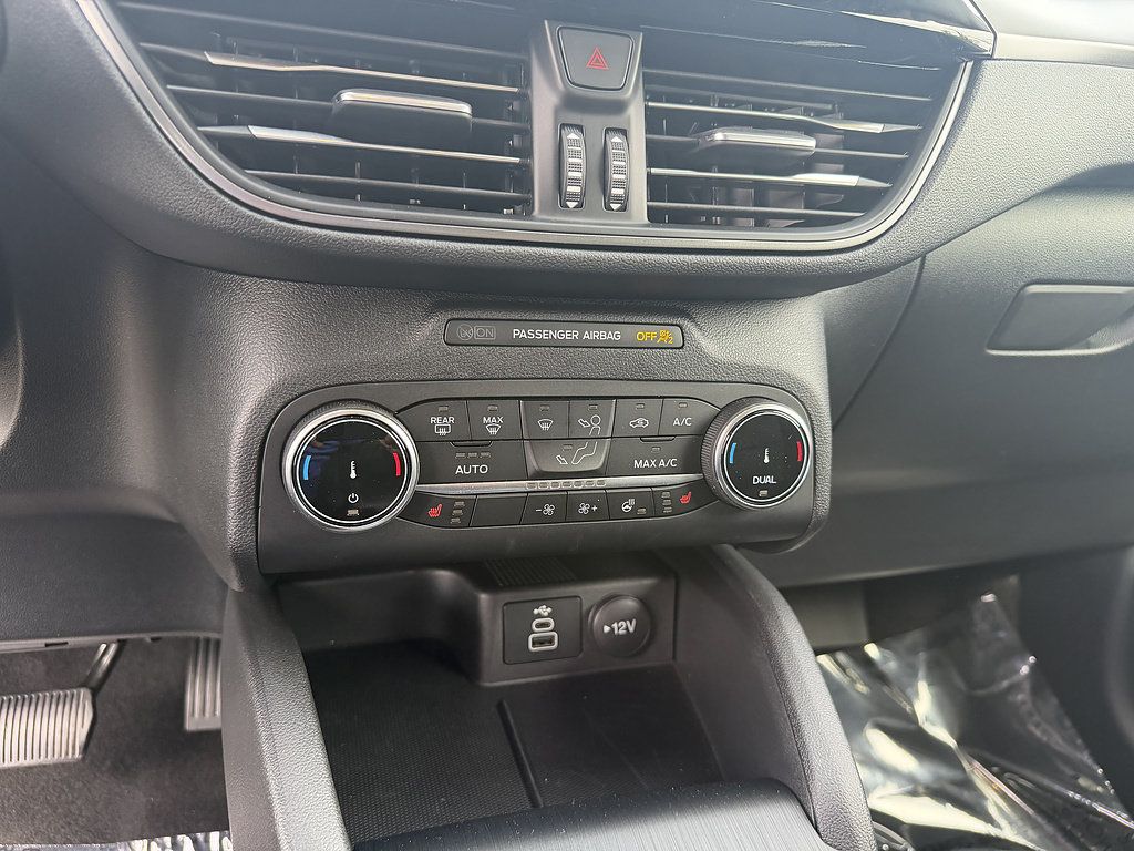 Used 2025 Ford Escape Active w/ Cold Weather Package AWD/4WD image 17