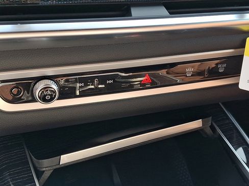 New 2026 BMW X7 xDrive40i w/ M Sport Package image 14