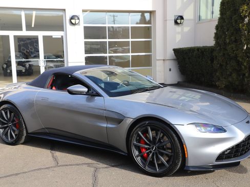 Used 2021 Aston Martin V8 Vantage Roadster RWD image 29
