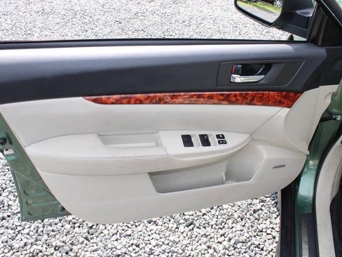 Used 2011 Subaru Outback 2.5i Limited AWD/4WD image 21