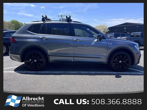 Used 2020 Volkswagen Tiguan SE R-Line AWD/4WD image 7