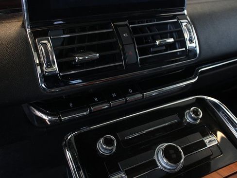 Used 2019 Lincoln Navigator Select image 15