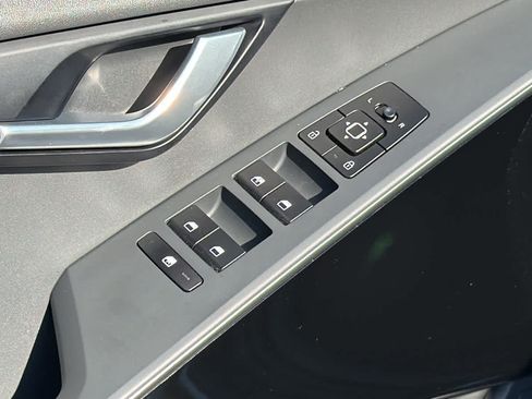 Used 2023 Kia Niro EX FWD image 22