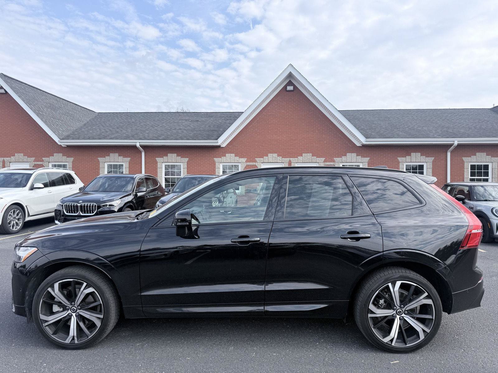 Used 2023 Volvo XC60 B6 Ultimate w/ Climate Package AWD/4WD image 4