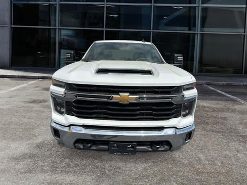 Used 2024 Chevrolet Silverado 2500 LT image 2