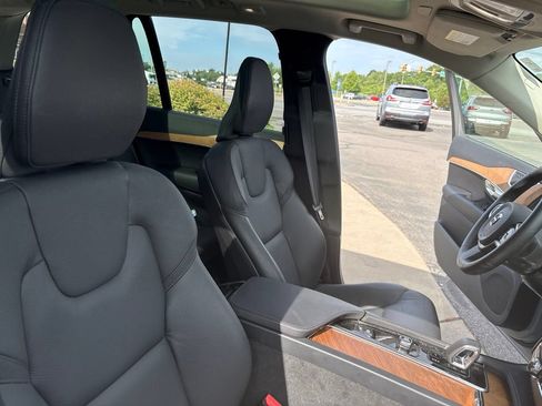 Used 2025 Volvo XC90 B6 Plus w/ Protection Package Premier AWD/4WD image 32