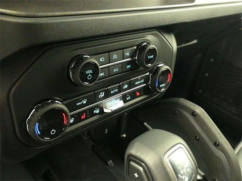 New 2025 Ford Bronco Badlands image 17