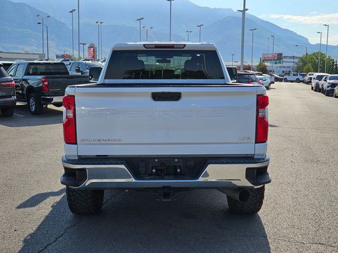 Used 2021 Chevrolet Silverado 2500 LTZ w/ Z71 Off-Road Package AWD/4WD image 4