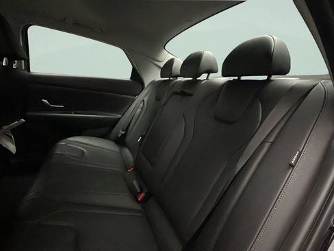 Certified 2025 Hyundai Elantra Limited FWD image 14