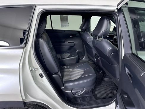 Used 2021 Toyota Highlander XSE image 13