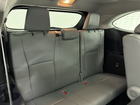 Used 2024 Toyota Highlander FWD image 35
