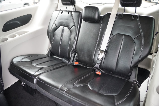 Certified 2024 Chrysler Pacifica Limited FWD image 19