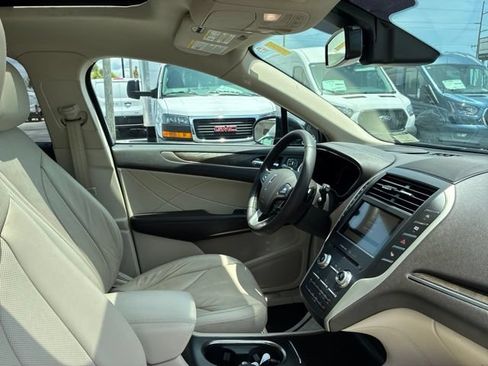 Used 2019 Lincoln MKC Reserve w/ MKC Technology Package FWD image 23