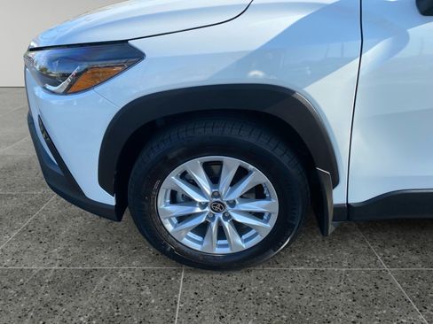 Used 2025 Toyota Corolla Cross LE FWD image 14