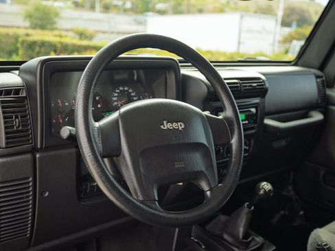 Used 2006 Jeep Wrangler Unlimited Rubicon AWD/4WD image 13