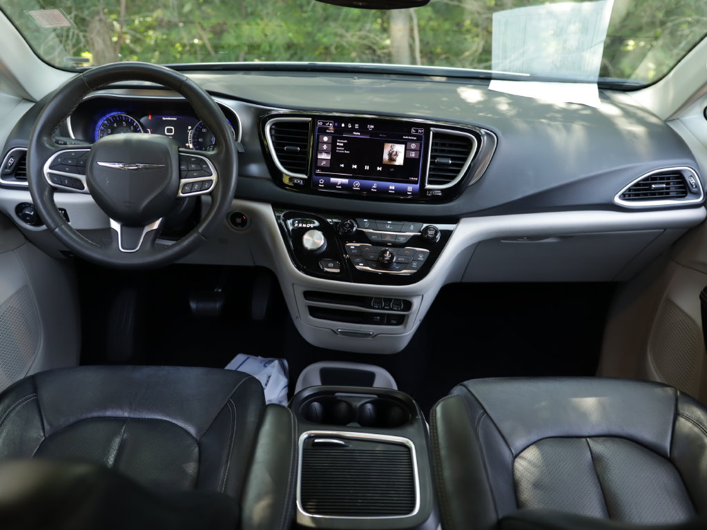 Used 2022 Chrysler Pacifica Touring-L FWD image 18