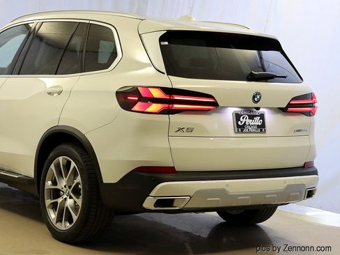 Used 2026 BMW X5 xDrive50e w/ Climate Comfort Package image 8