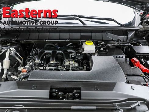 Used 2024 Nissan Pathfinder S image 7