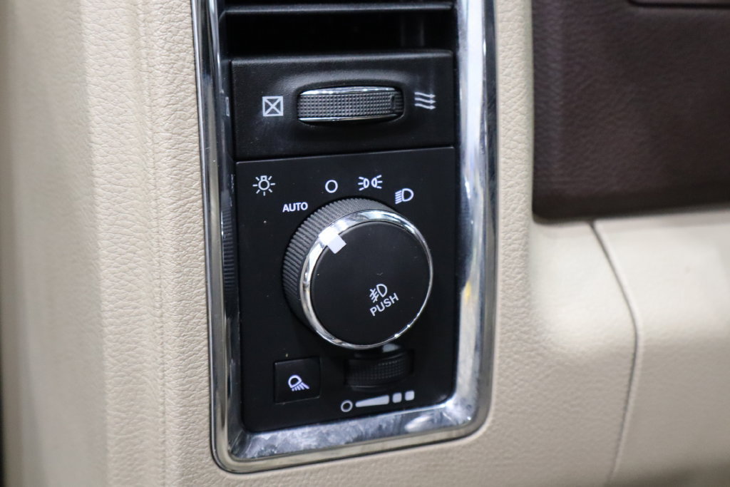 Used 2015 RAM 2500 Laramie AWD/4WD image 19