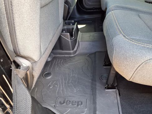 Used 2025 Jeep Wrangler Unlimited Sport AWD/4WD image 28