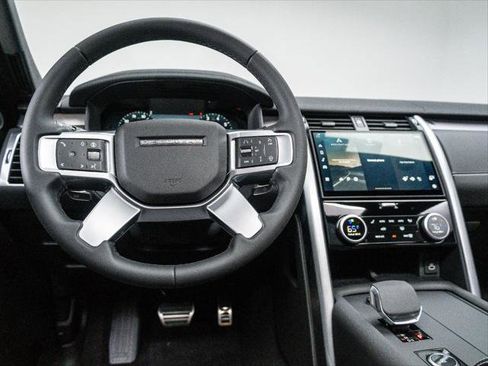 New 2025 Land Rover Discovery Dynamic SE image 19