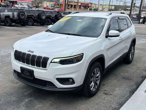 Used 2019 Jeep Cherokee Latitude Plus w/ Cold Weather Group image 7