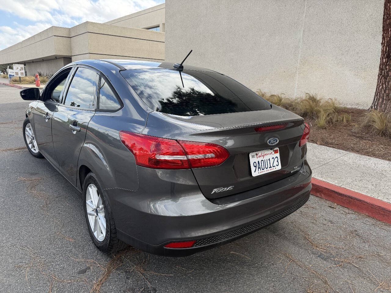 Used 2016 Ford Focus SE FWD image 3