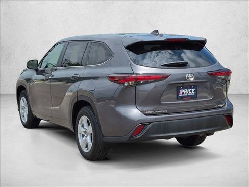 Used 2024 Toyota Highlander LE AWD/4WD image 8