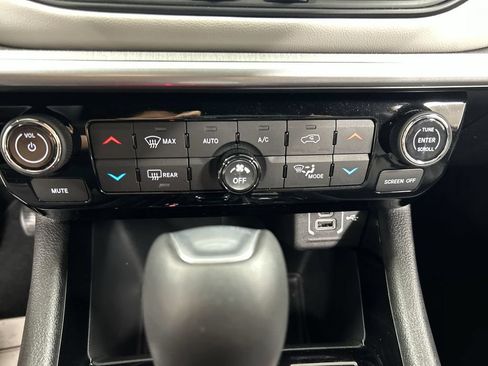Certified 2024 Jeep Compass Limited AWD/4WD image 16