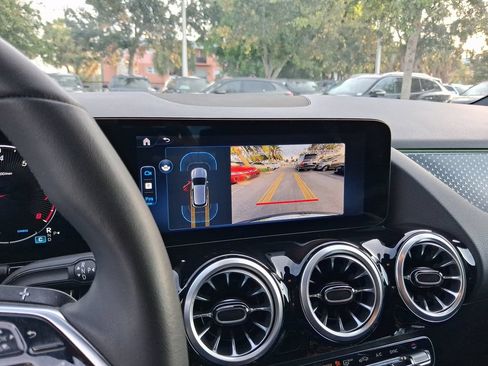 Used 2025 Mercedes-Benz GLA 250 4MATIC w/ Winter Package image 25