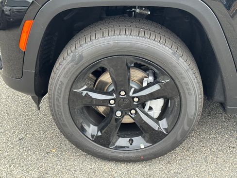 New 2025 Jeep Grand Cherokee Limited w/ Black Appearance Package image 10