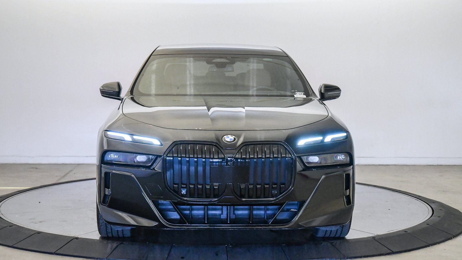 Certified 2024 BMW 740i w/ Premium Package RWD image 7