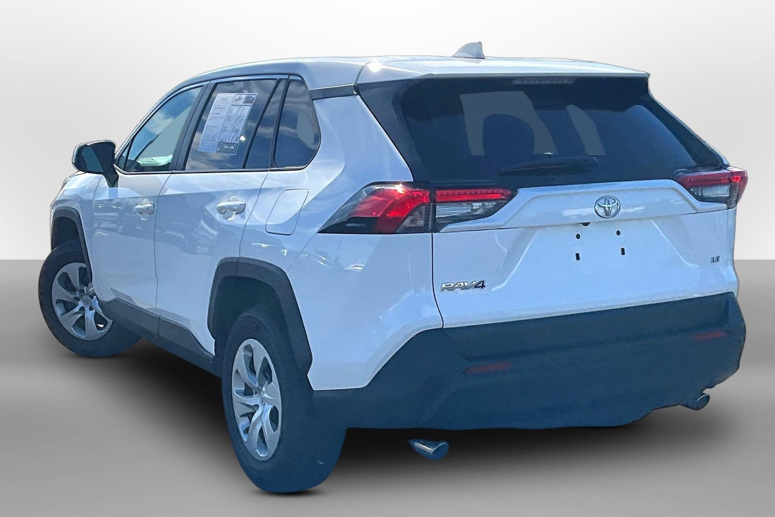 Used 2022 Toyota RAV4 LE w/ Carpet Mat Package (TMS) FWD image 10