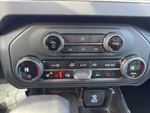 Used 2025 Ford Bronco Outer Banks image 28