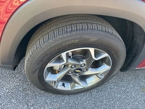 Used 2025 Chevrolet Trax LT w/ Driver Confidence Package image 11