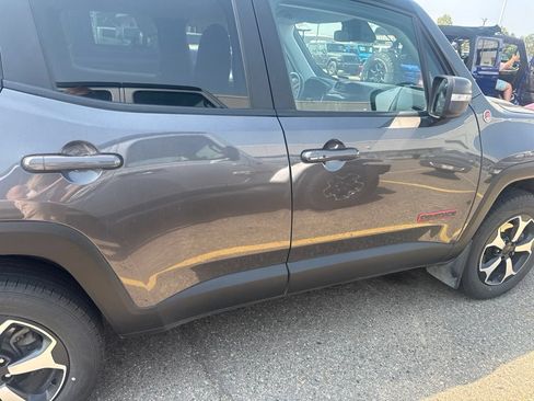Used 2019 Jeep Renegade Trailhawk w/ Cold Weather Group II AWD/4WD image 8
