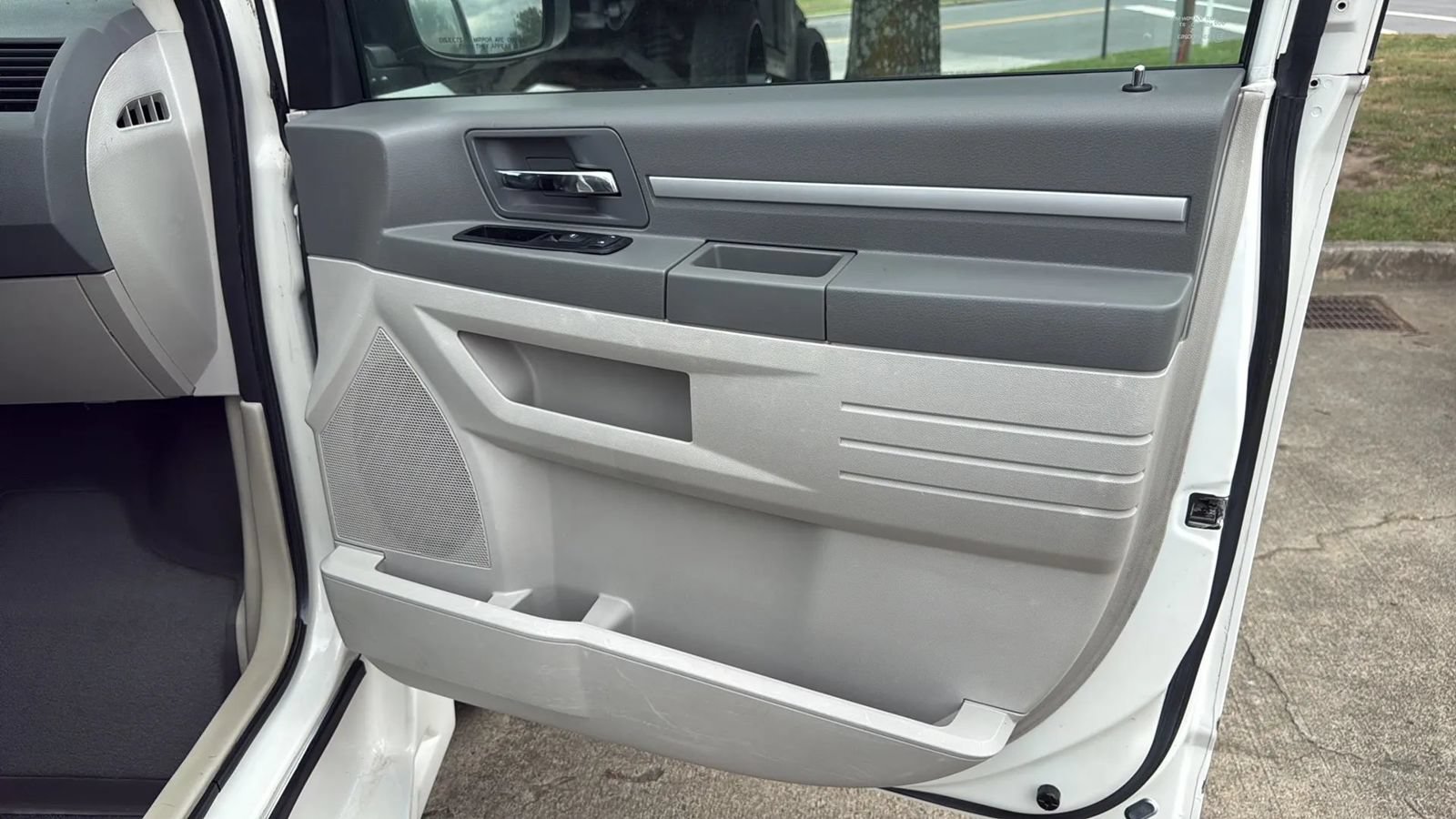Used 2010 Dodge Grand Caravan SE w/ Climate Group FWD image 26